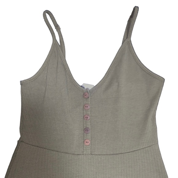 Green summer dress - Picture 2 of 3